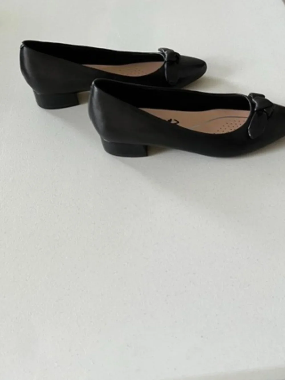 Easy Spirit Black Leather Flats 8.5 Wide